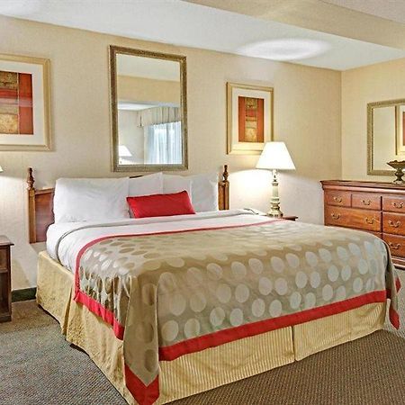 Ramada Overland Park Mission 外观 照片