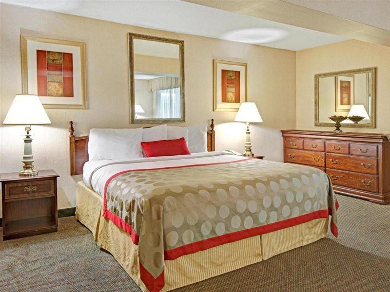 Ramada Overland Park Mission 外观 照片