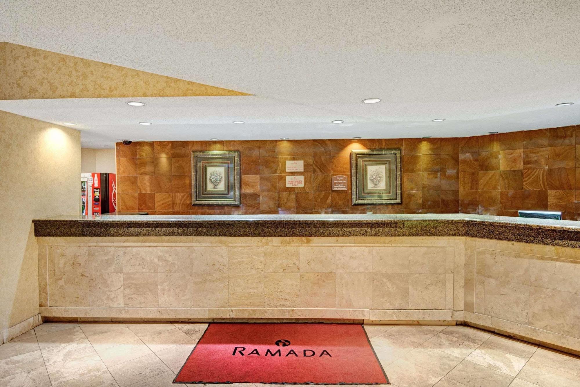 Ramada Overland Park Mission 外观 照片