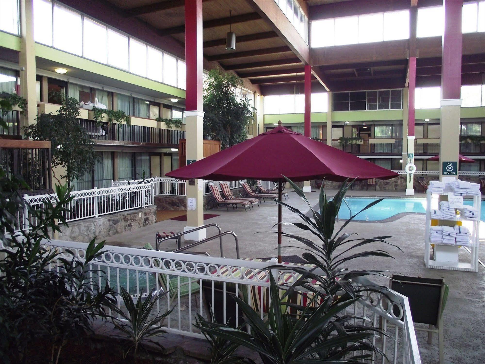 Ramada Overland Park Mission 外观 照片